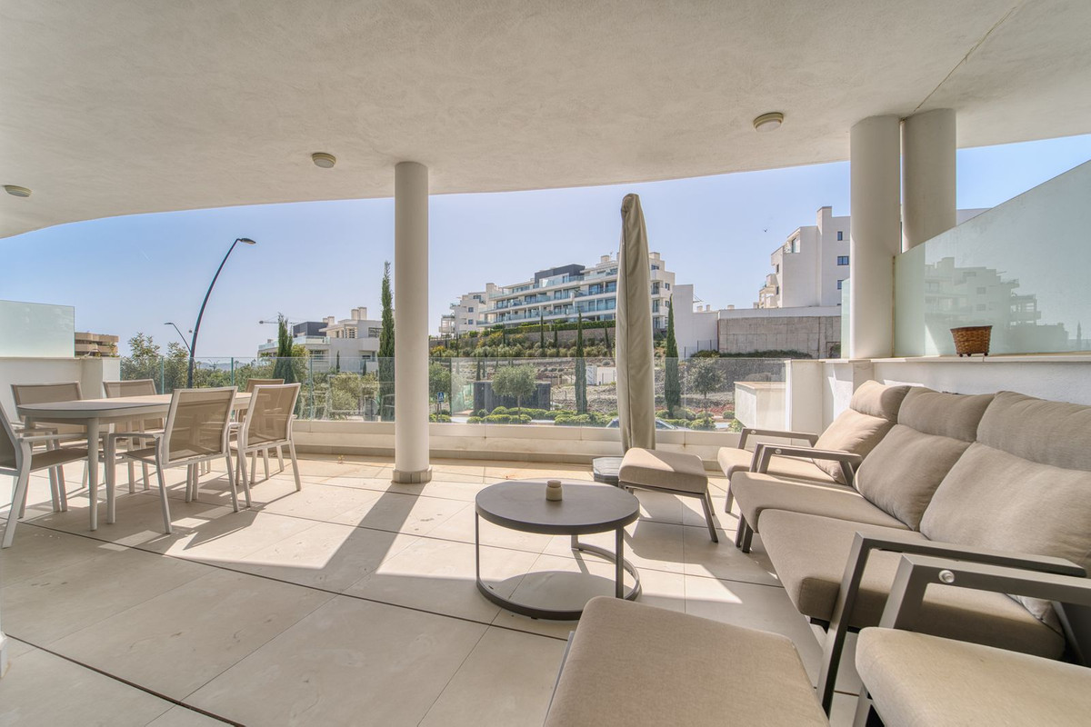 2 Bedroom Apartment in Benalmádena - Photo 11