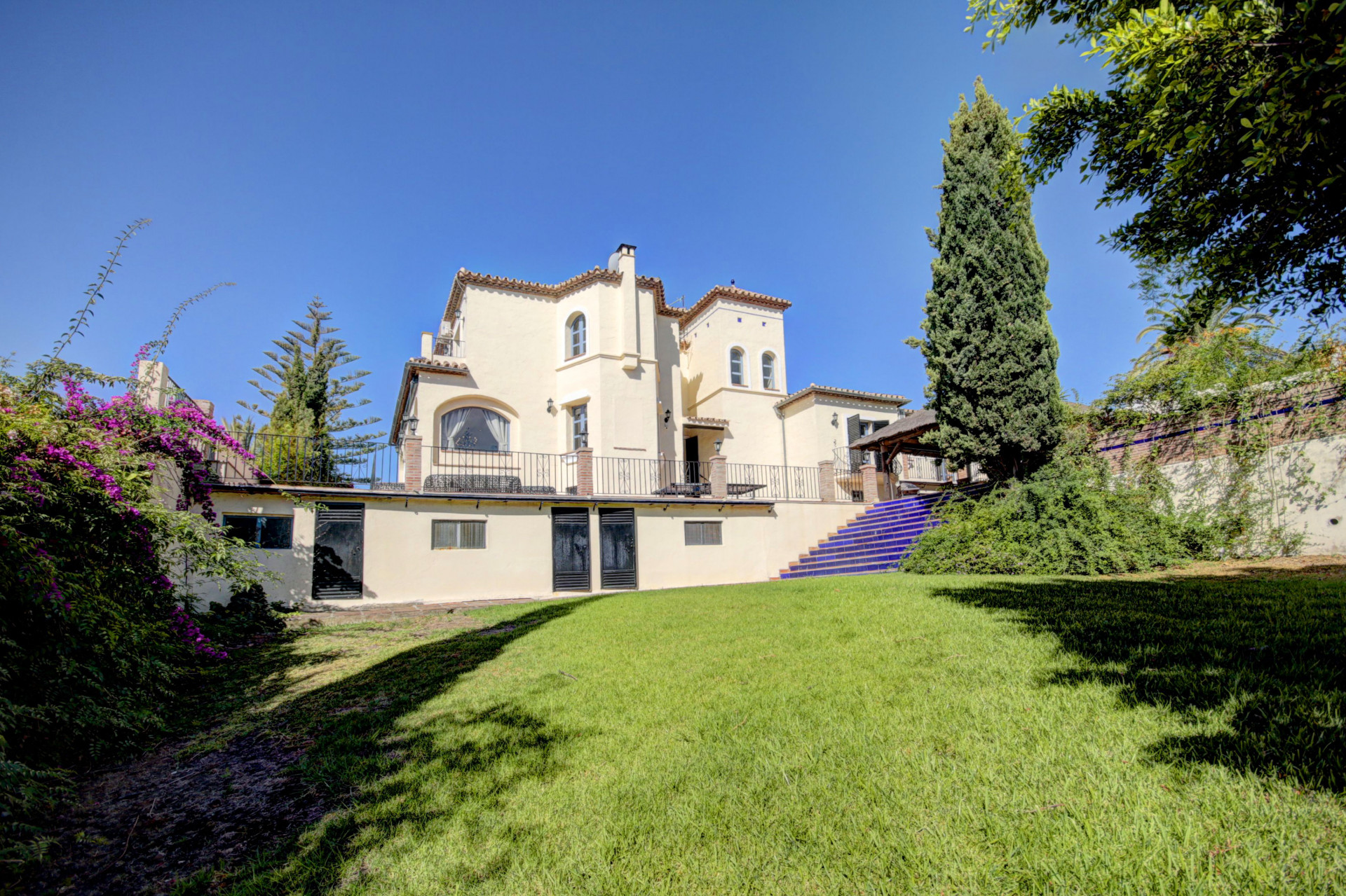 7 Bedroom Villa in Estepona - Фото 3