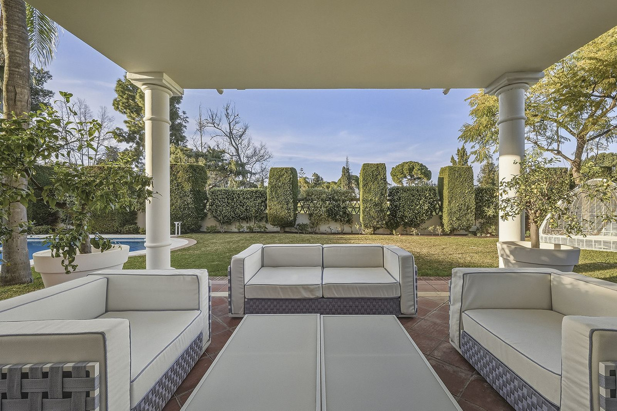 5 Bedroom Villa in San Pedro de Alcántara - Photo 7