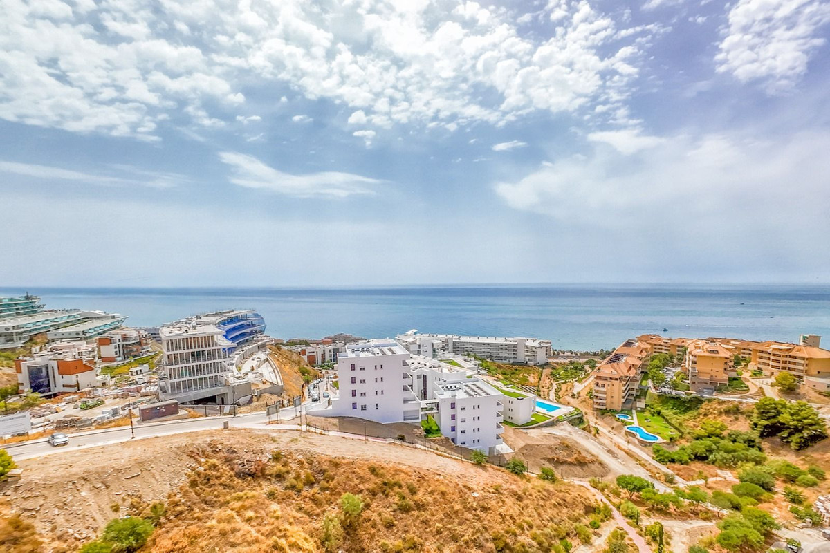 2 Bedroom Apartment in Fuengirola - Photo 31