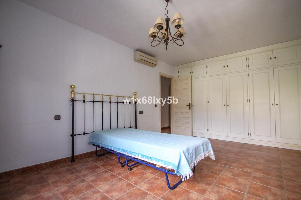 3 Bedroom Apartment in Marbella - Photo 13