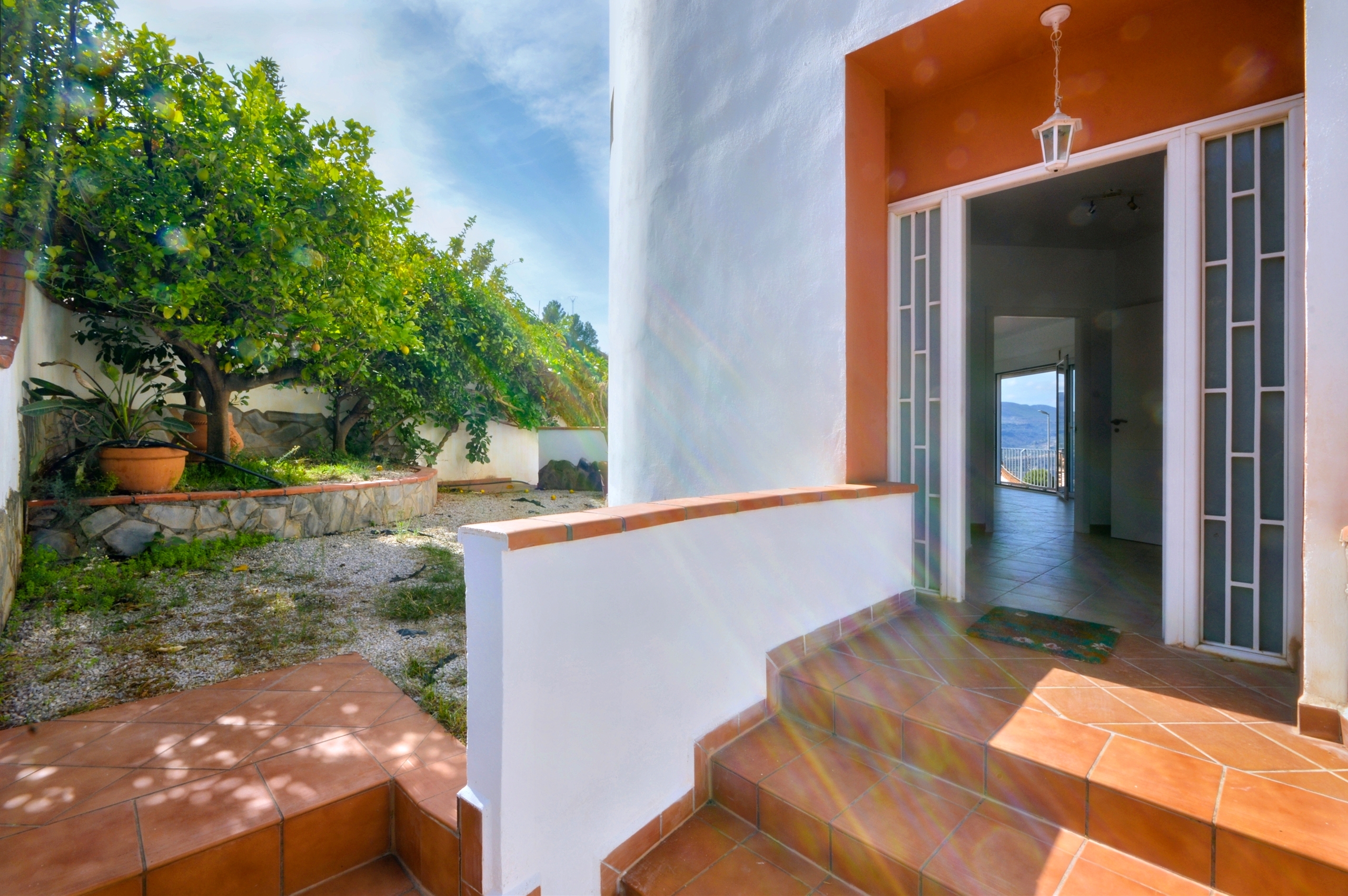 Chalet de 4 dormitorios con piscina en Granada – Foto 11