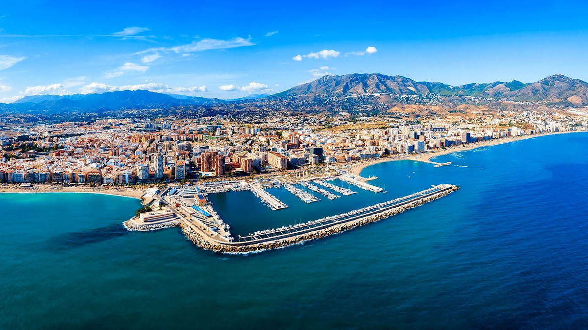 2 Bedroom Apartment in Fuengirola - Photo 25