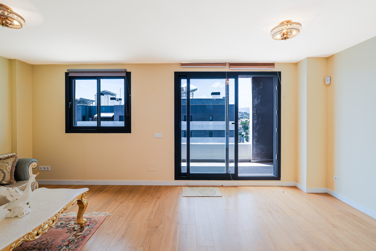 3 Bedroom Apartment in Estepona - Photo 11