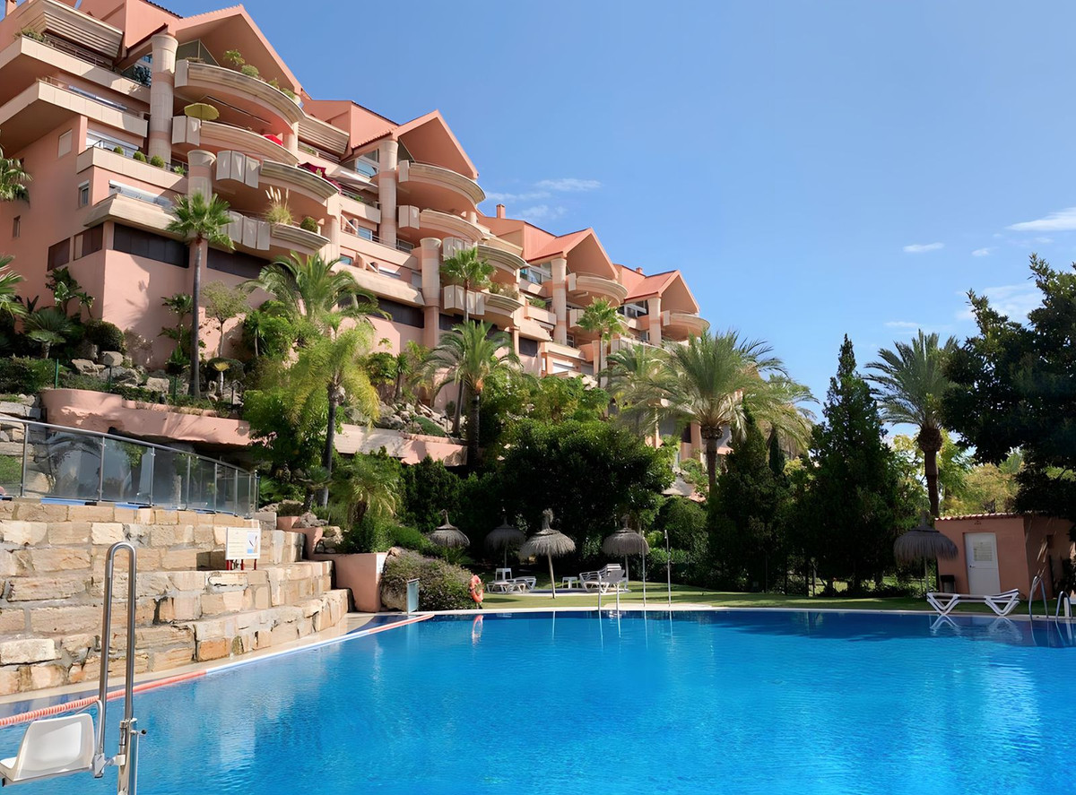 2 Bedroom Apartment in Marbella - Photo 21