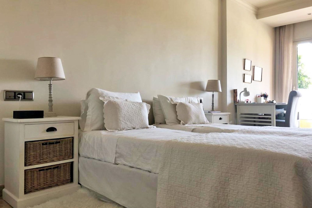 3 Bedroom Apartment in Marbella - Photo 9