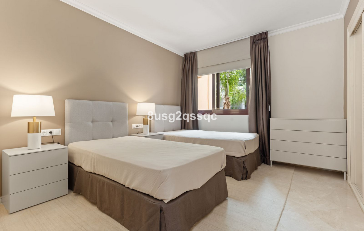 2 Bedroom Apartment in Estepona - Photo 23