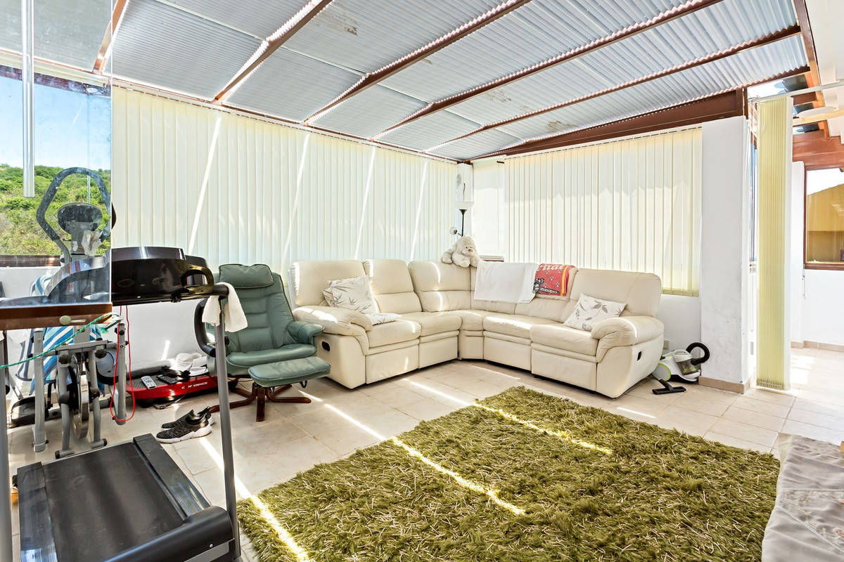3 Bedroom Penthouse in Casares - Photo 12