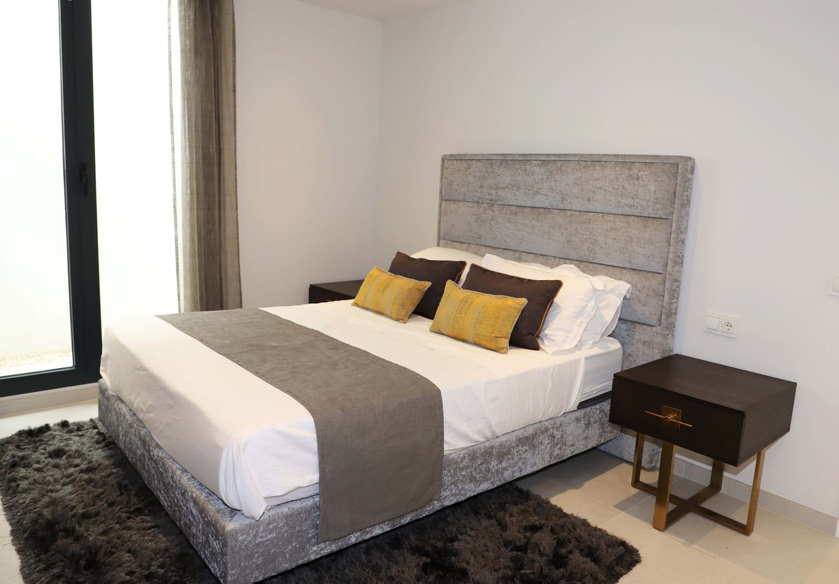 5 Bedroom Villa in Estepona - Photo 45