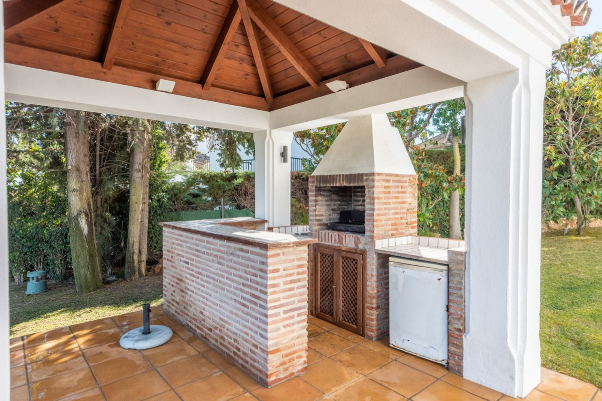 7 Bedroom Villa in Marbella - Photo 9