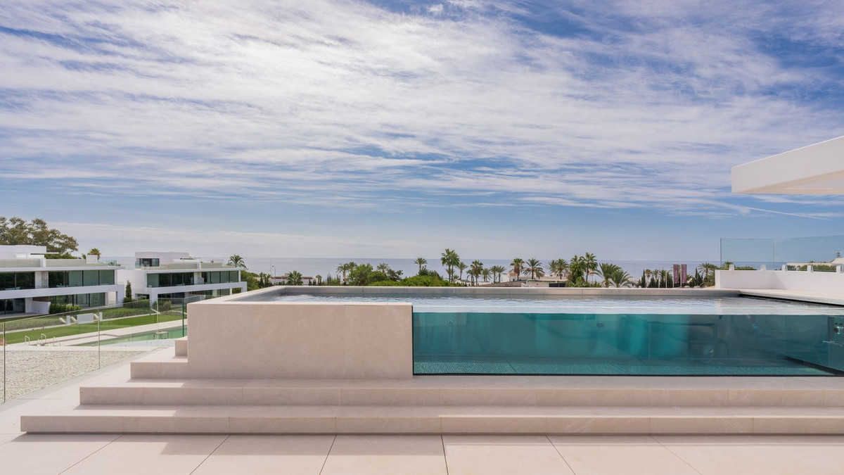 5 Bedroom Villa in Marbella - Photo 39