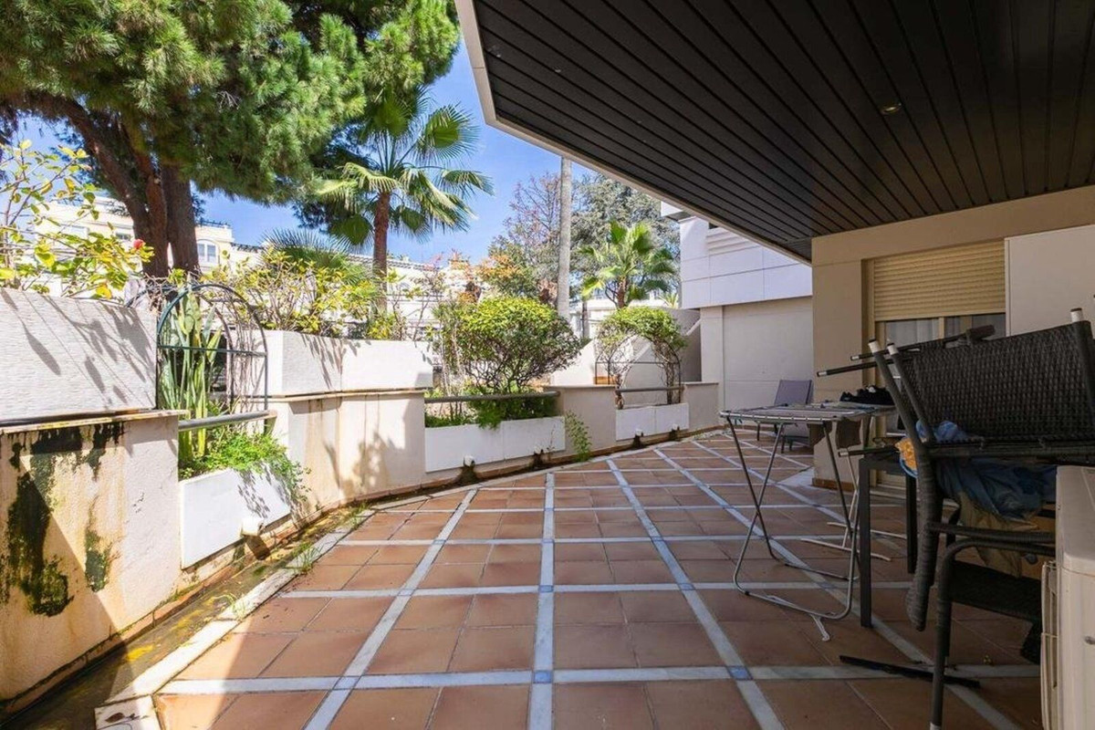 2 Bedroom Apartment in Marbella - Photo 29