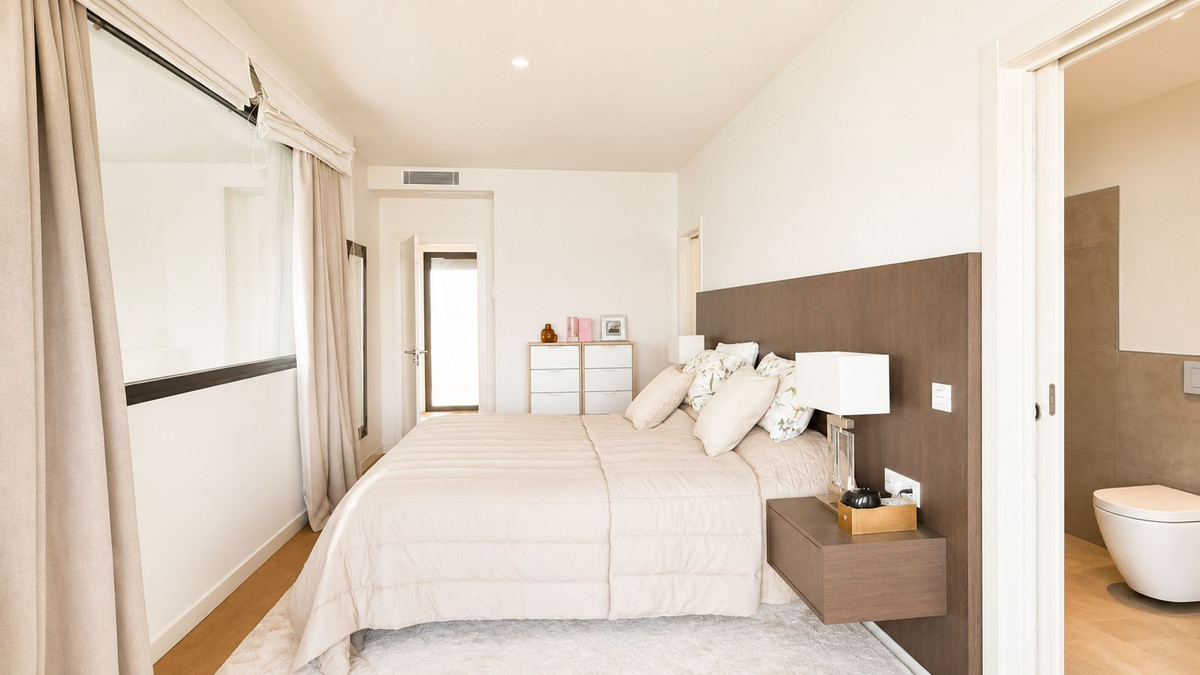 4 Bedroom Townhouse in Mijas - Photo 10