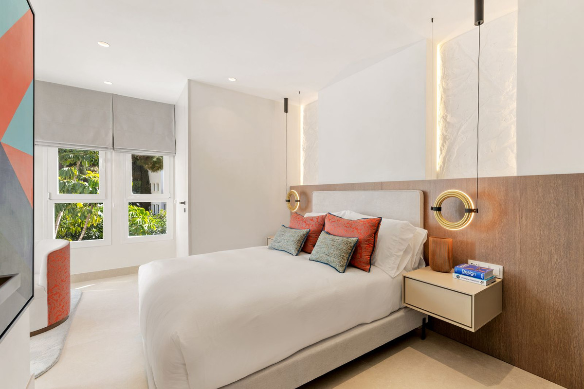 3 Bedroom Apartment in Marbella - Photo 10