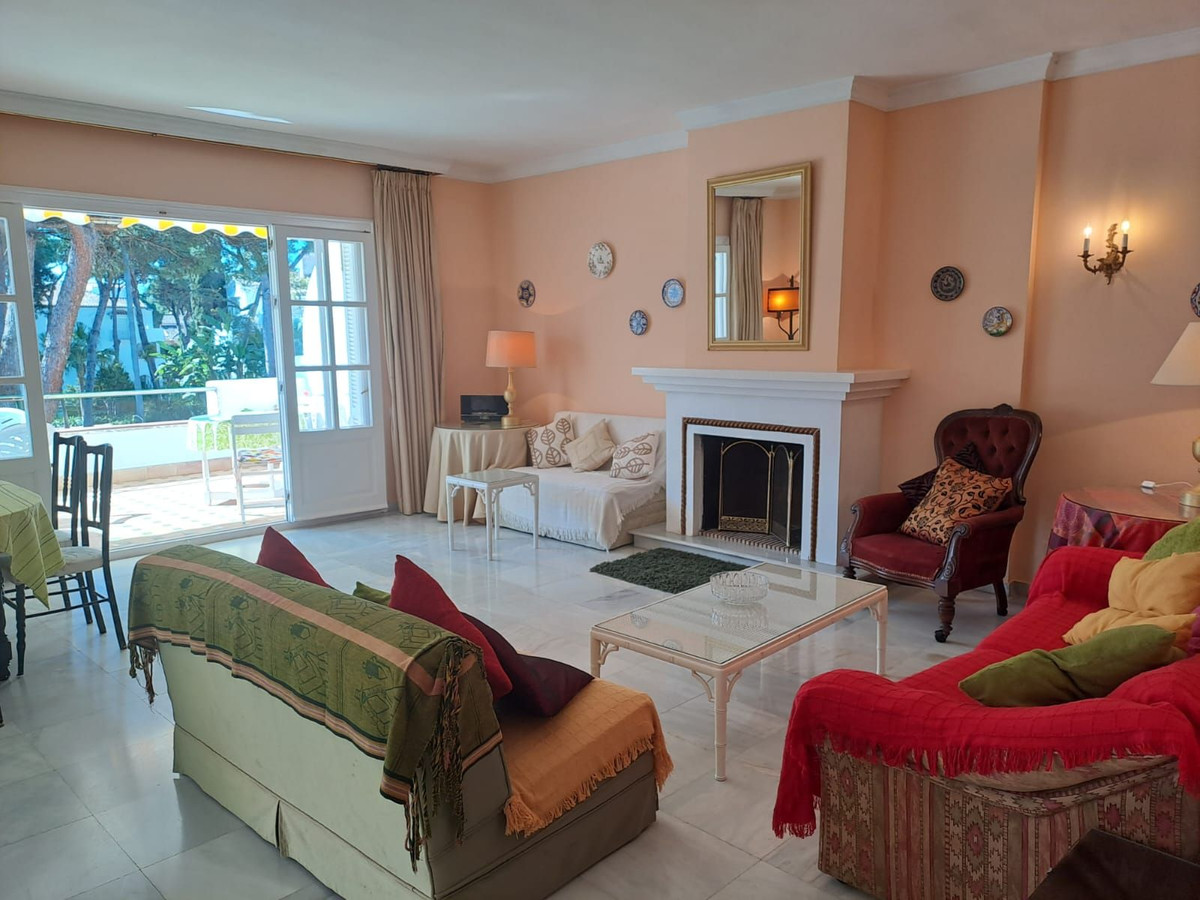 3 Bedroom Apartment in Estepona - Photo 6