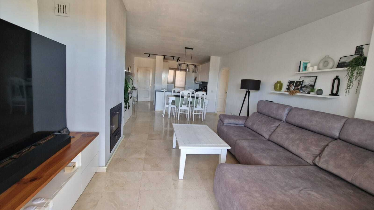 2 Bedroom Apartment in Estepona - Photo 5