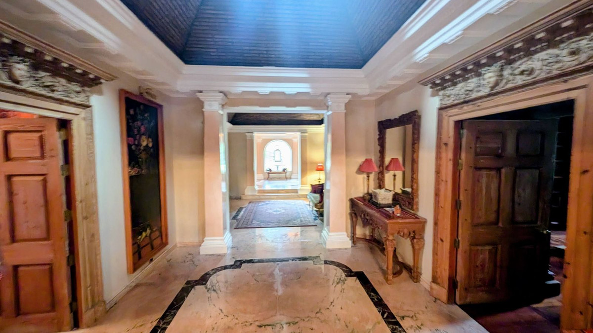 16 Bedroom Villa in Sotogrande - Photo 10