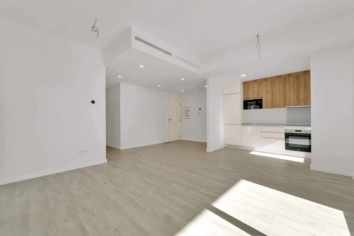 3 Bedroom Apartment in Estepona - Photo 4