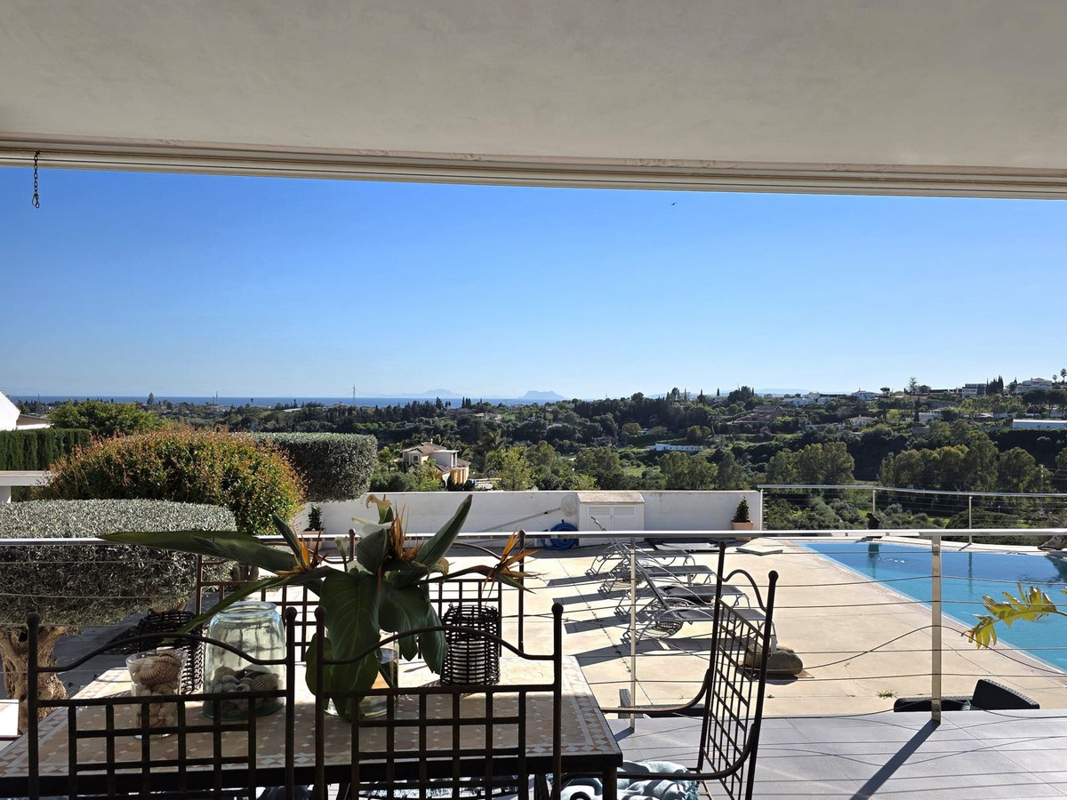4 Bedroom Villa in Estepona - Photo 7