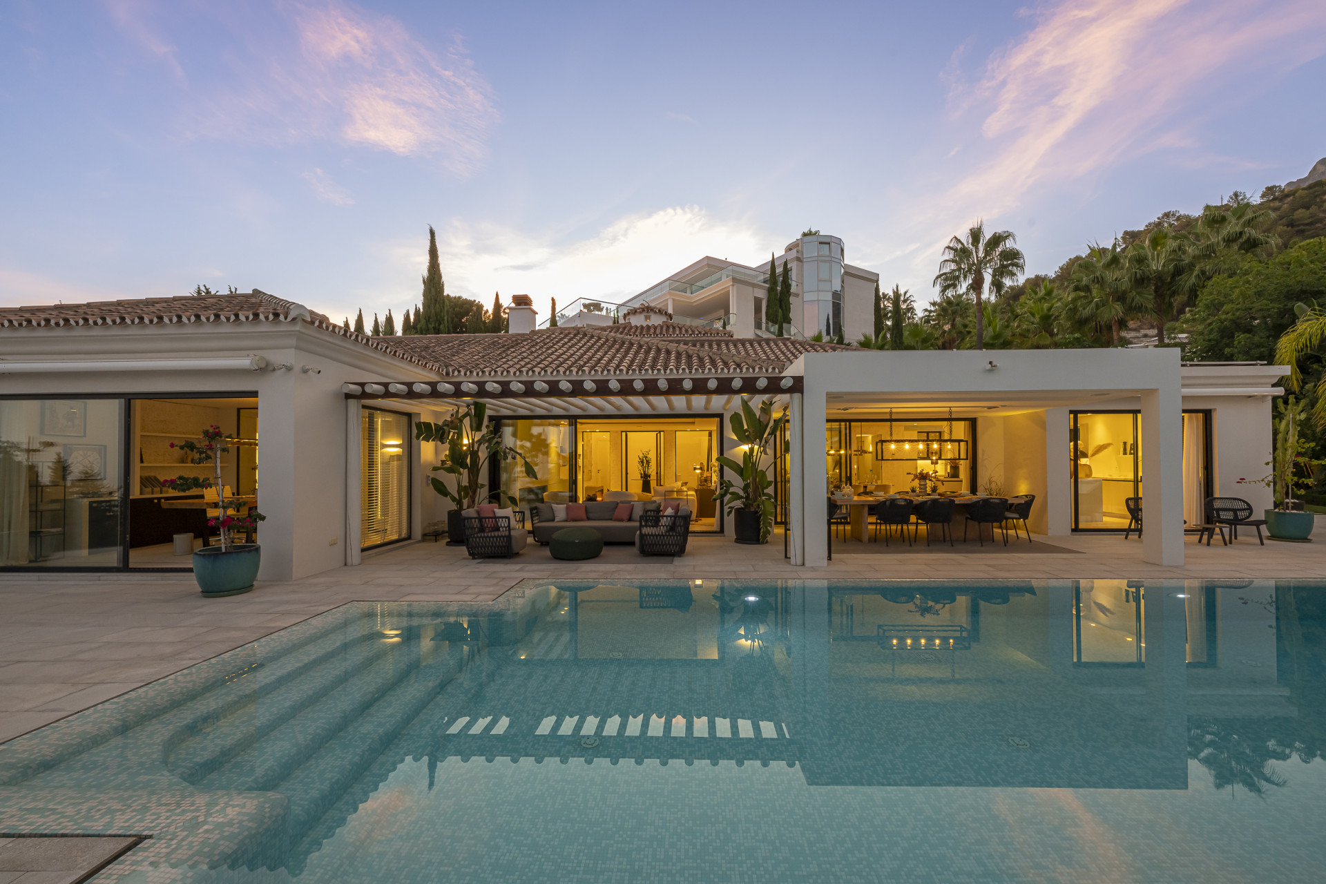 5 Bedroom Villa in Marbella - Photo 2