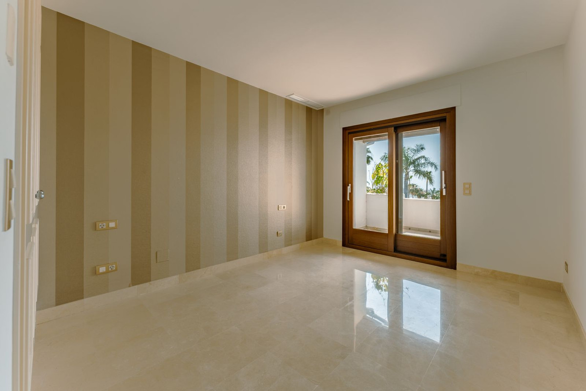 3 Bedroom Townhouse in Estepona - Photo 18