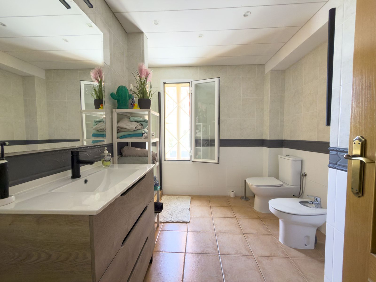 5 Bedroom Villa in Coín - Photo 46