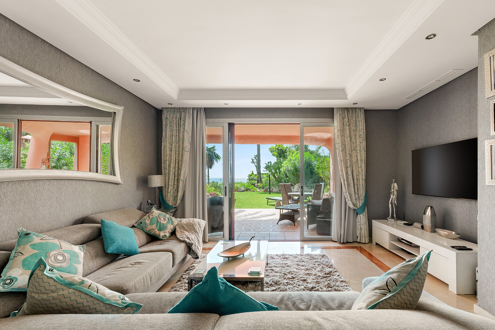 3 Bedroom Apartment in Estepona - Photo 6