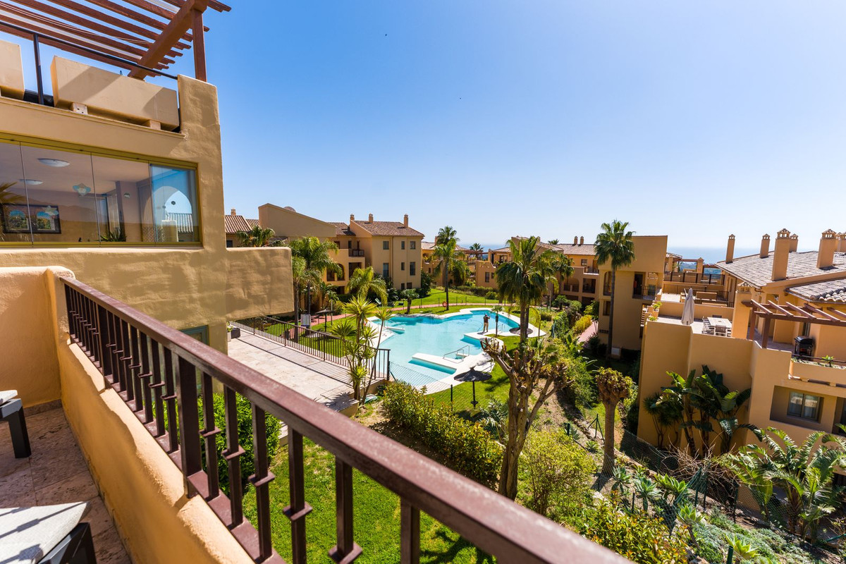 2 Bedroom Apartment in Estepona - Photo 17