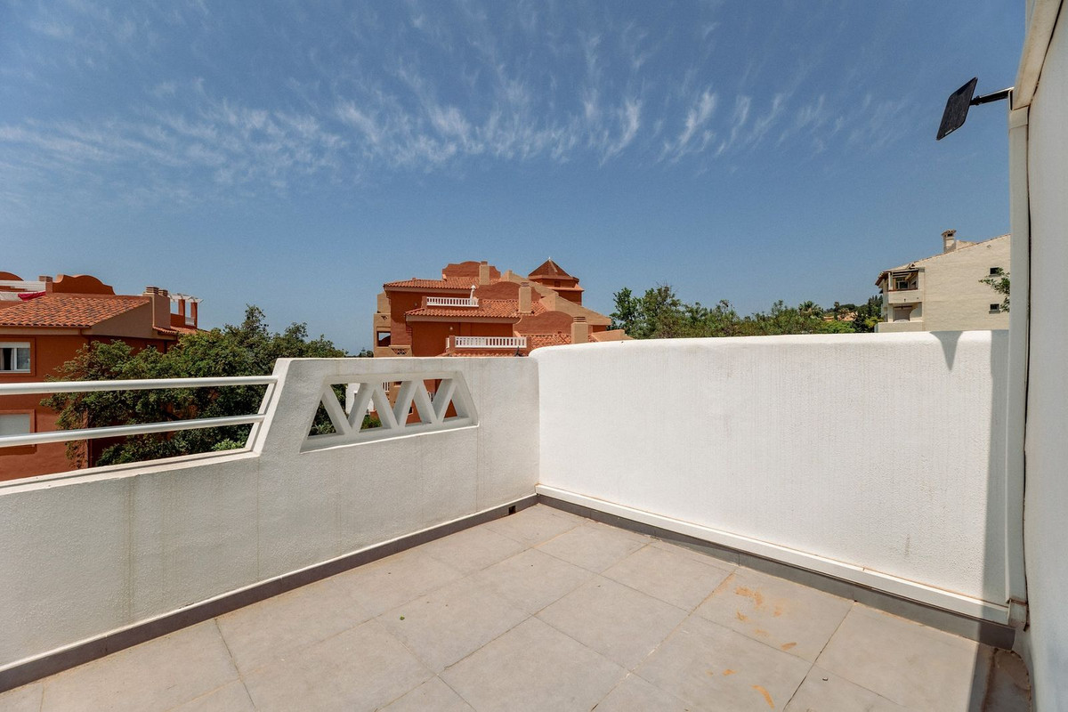 4 Bedroom Townhouse in Marbella - Photo 30