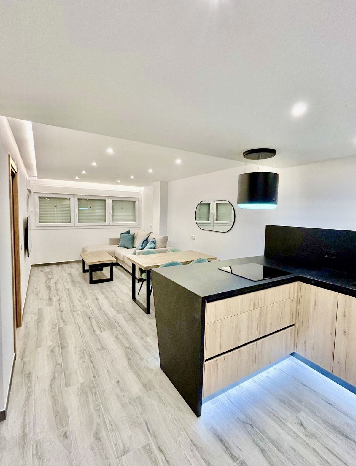 3 Bedroom Apartment in Estepona - Photo 6