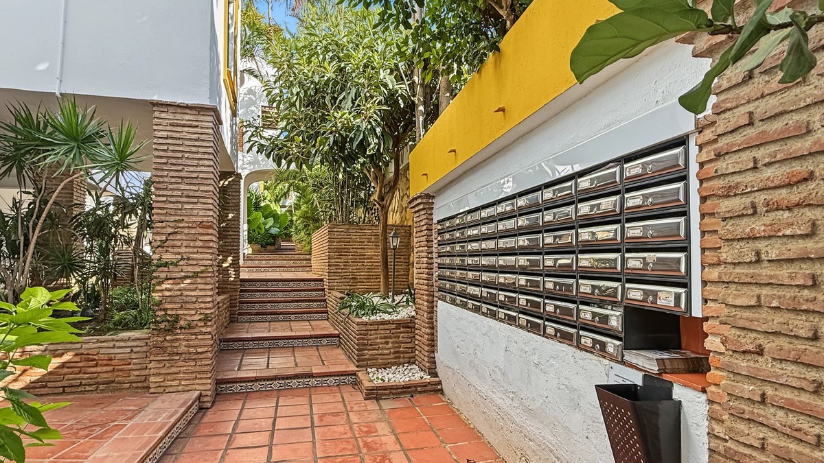 2 Bedroom Apartment in Mijas - Photo 22