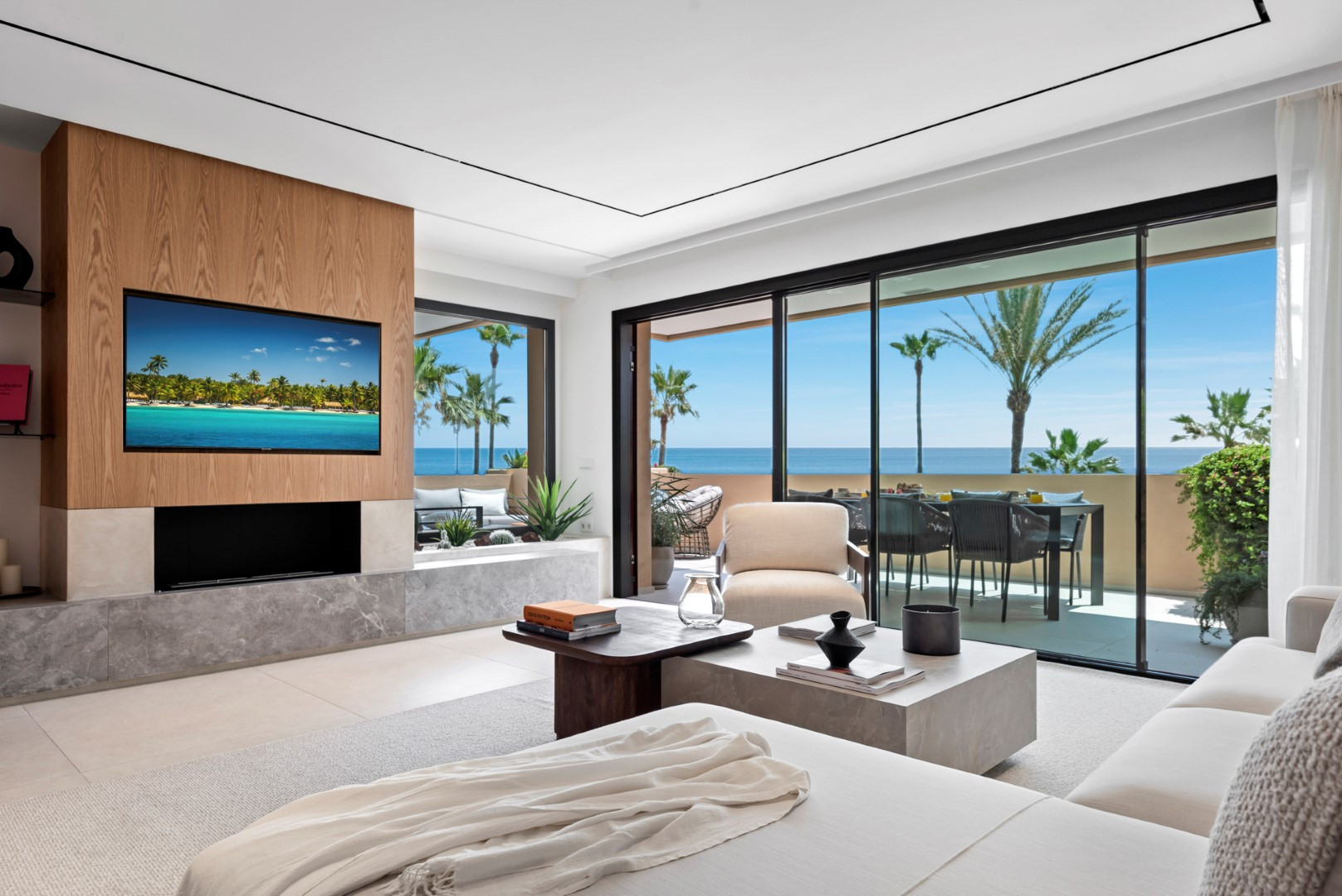 3 Bedroom Apartment in Estepona - Photo 2