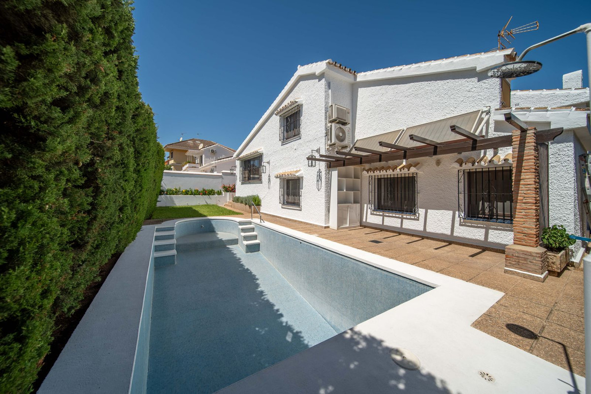 3 Bedroom Villa in Fuengirola - Photo 2
