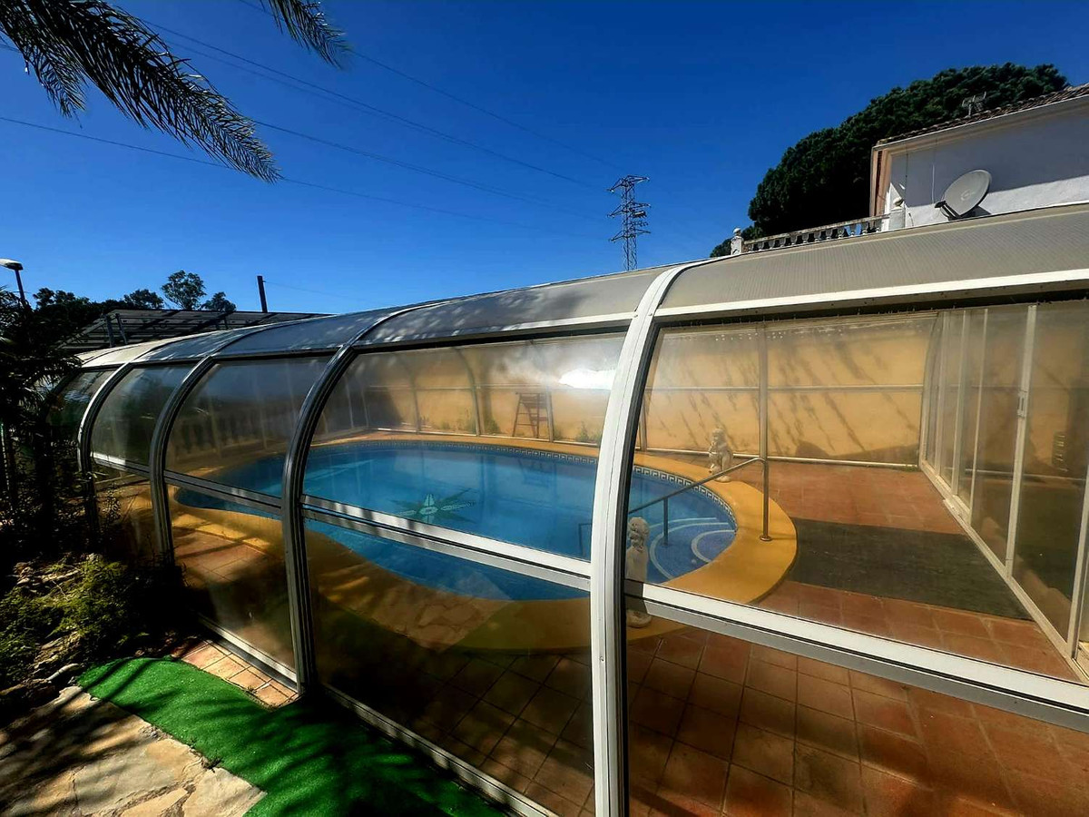 4 Bedroom Villa in Marbella - Photo 29