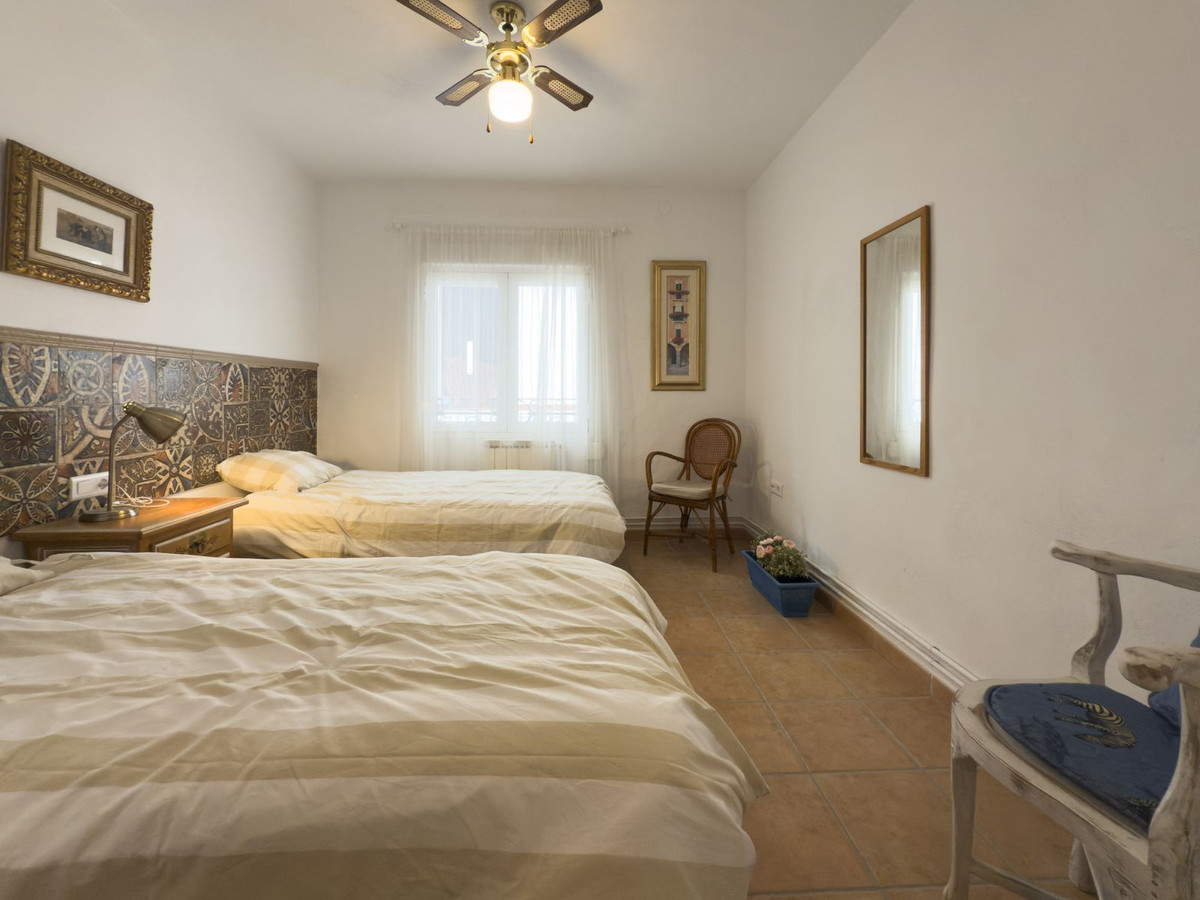 6 Bedroom Townhouse in Tolox - Photo 31