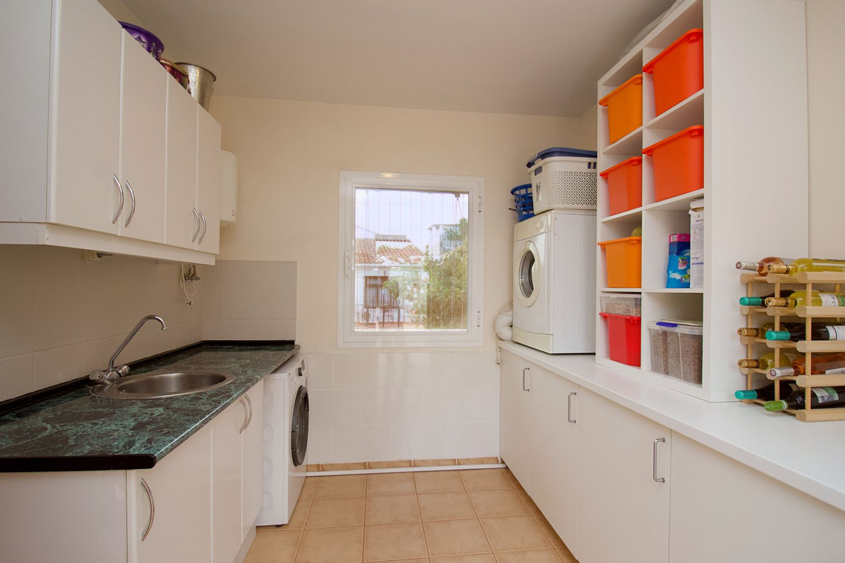 5 Bedroom Villa in Coín - Photo 16