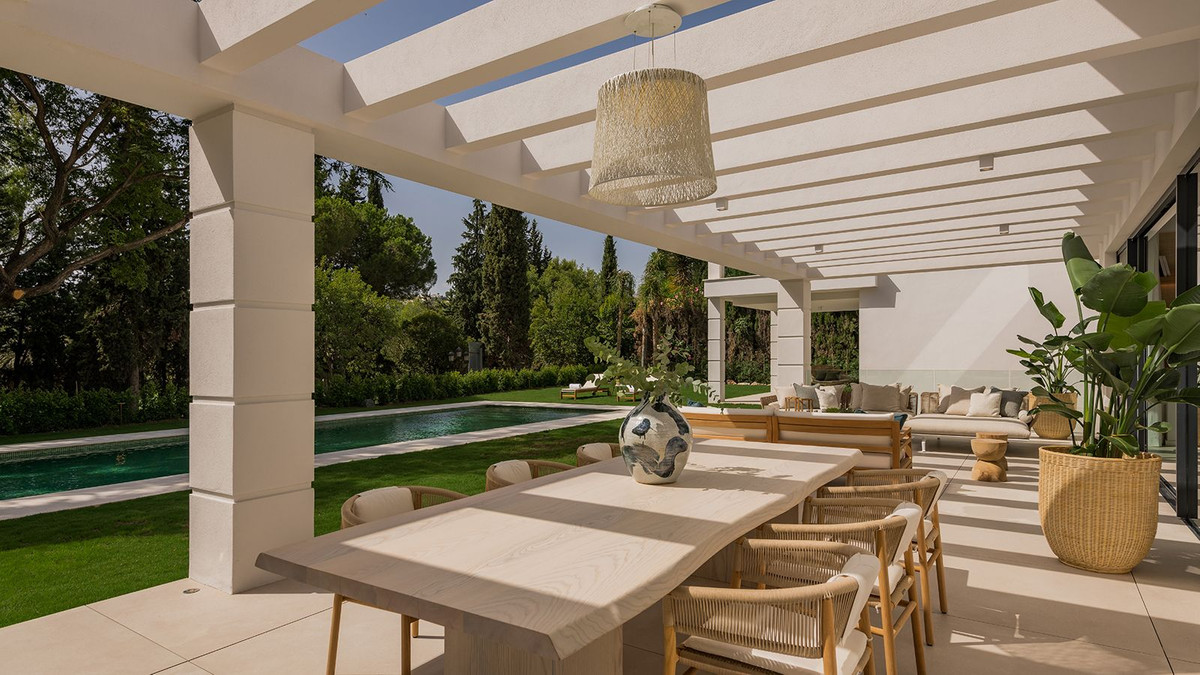 5 Bedroom Villa in Estepona - Photo 26