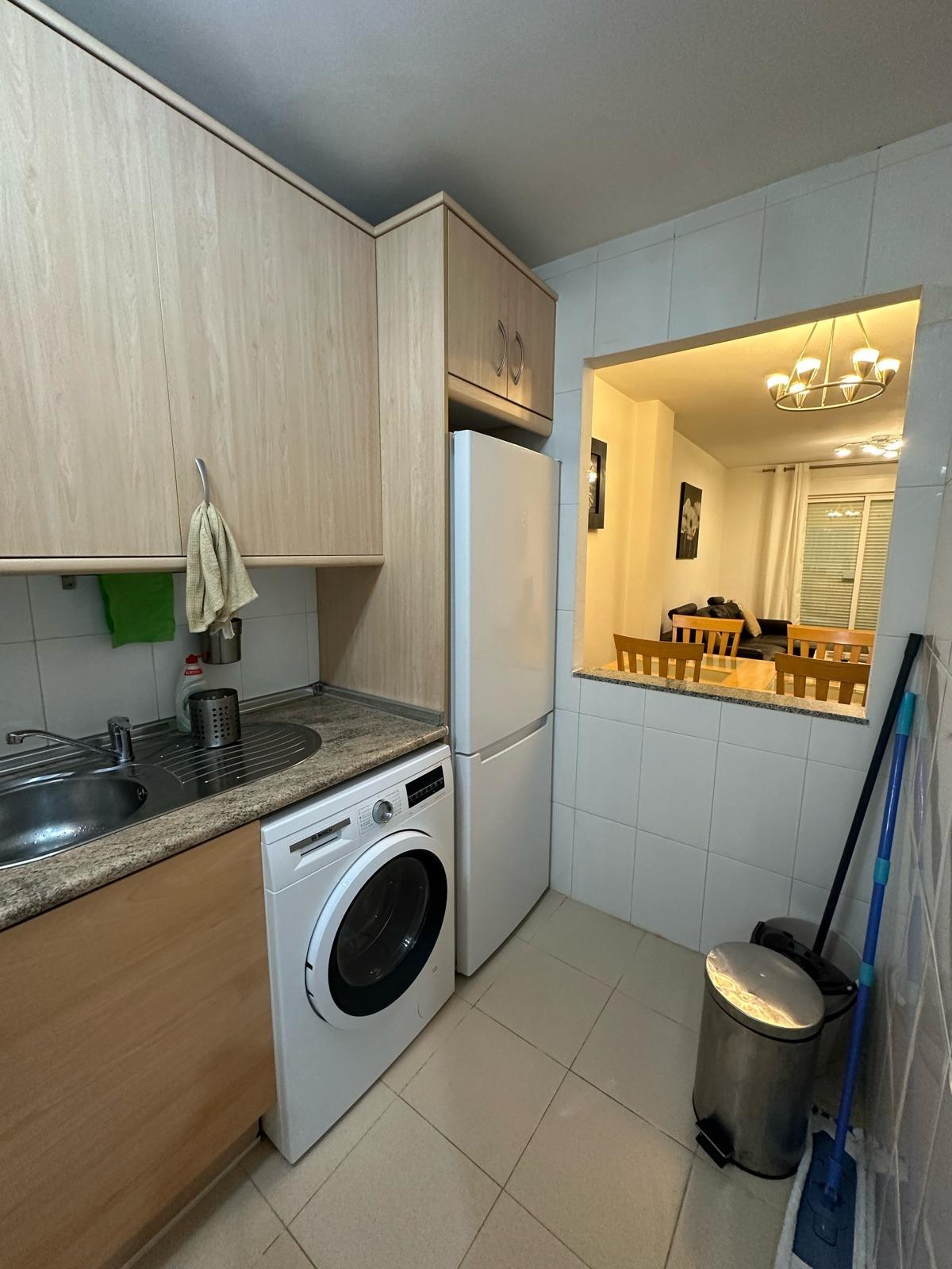 2 Bedroom Apartment in Fuengirola - Photo 18