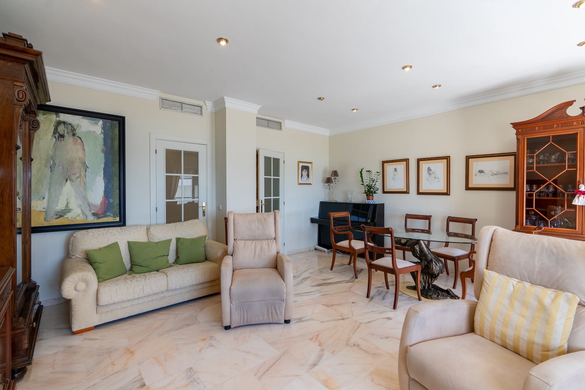 3 Bedroom Apartment in Estepona - Photo 17