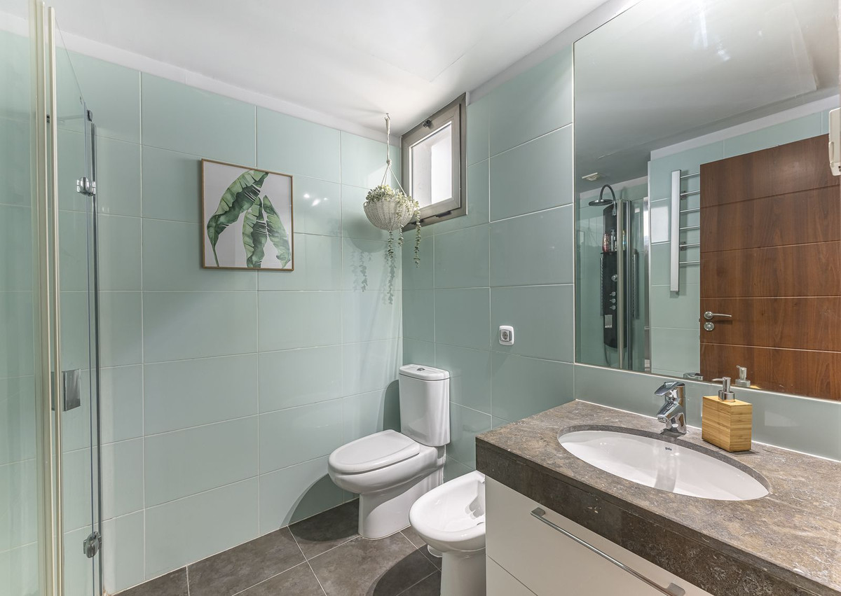 5 Bedroom Penthouse in Mijas - Photo 38