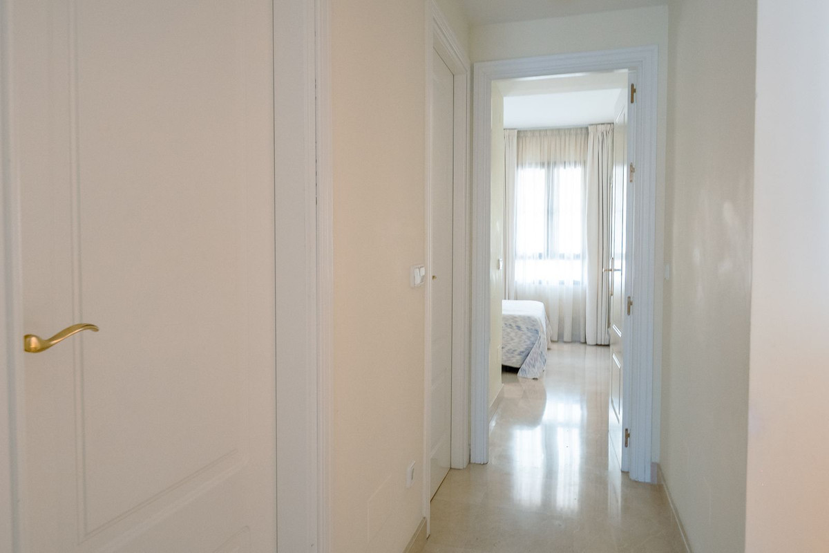 3 Bedroom Apartment in Benahavís - Photo 15