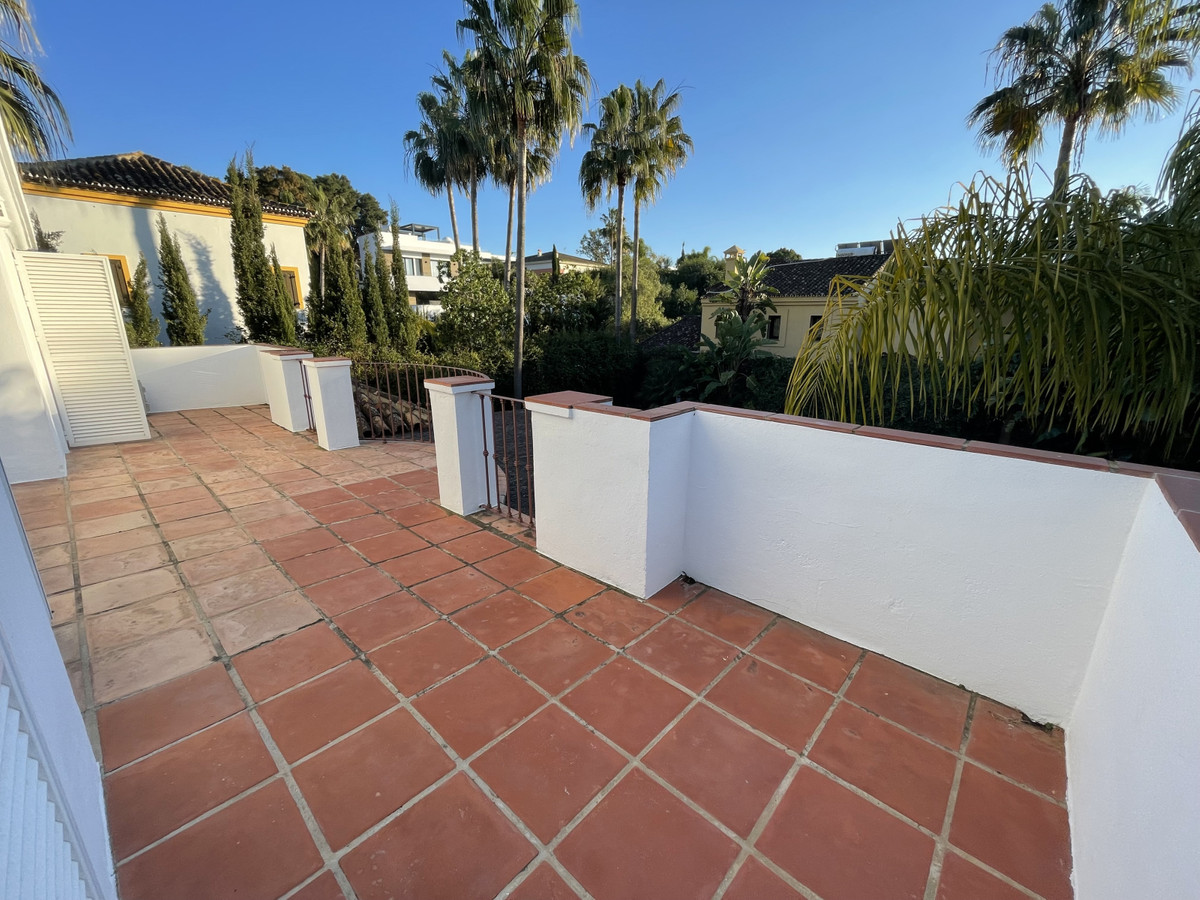 4 Bedroom Villa in Marbella - Photo 37