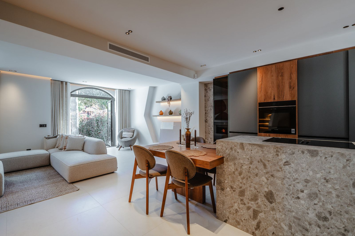 4 Bedroom Townhouse in San Pedro de Alcántara - Photo 12