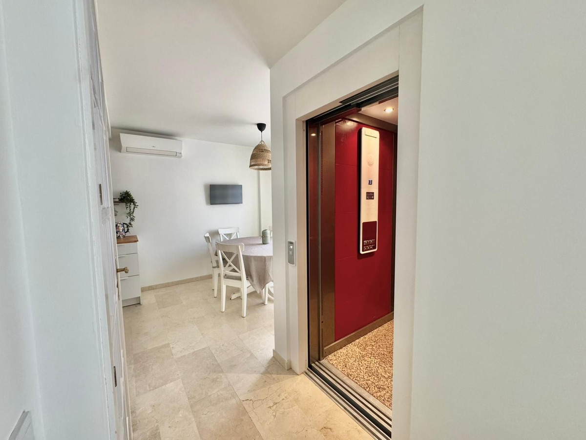 3 Bedroom Apartment in Fuengirola - Photo 12