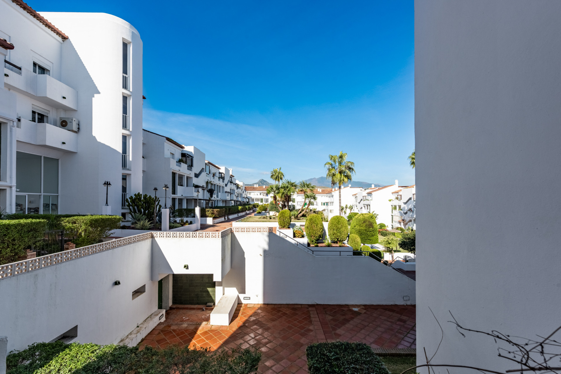 2 Bedroom Apartment in Estepona - Photo 17