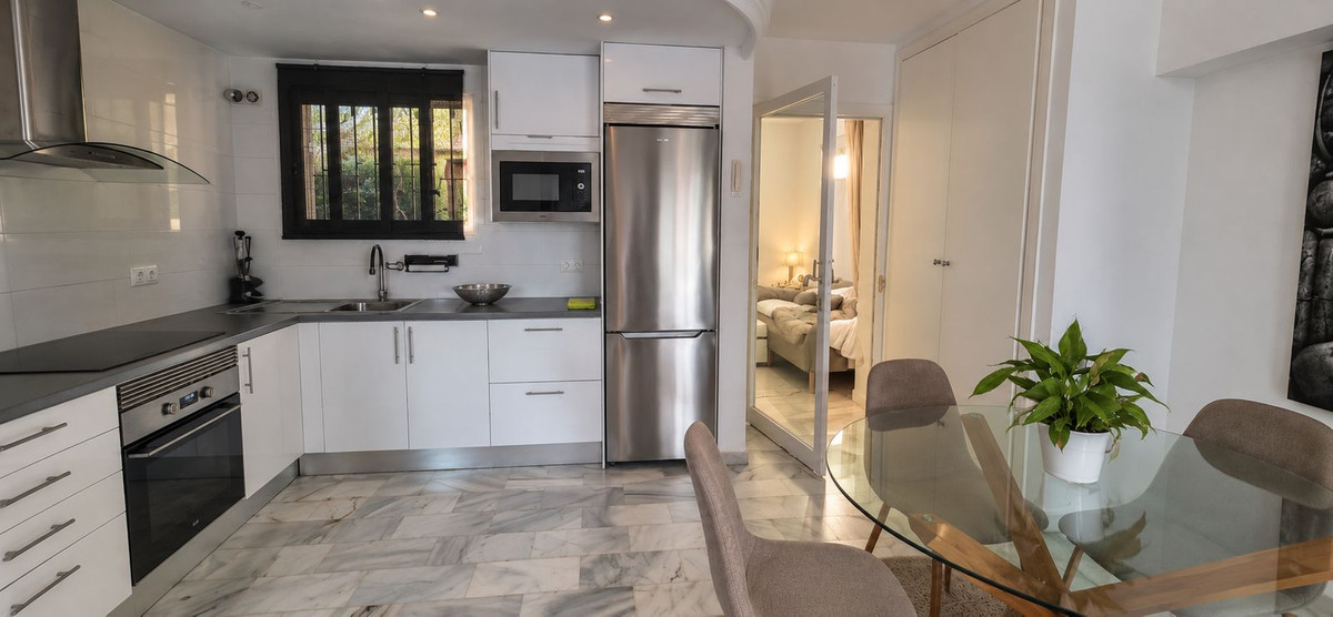 2 Bedroom Townhouse in Marbella - Photo 4