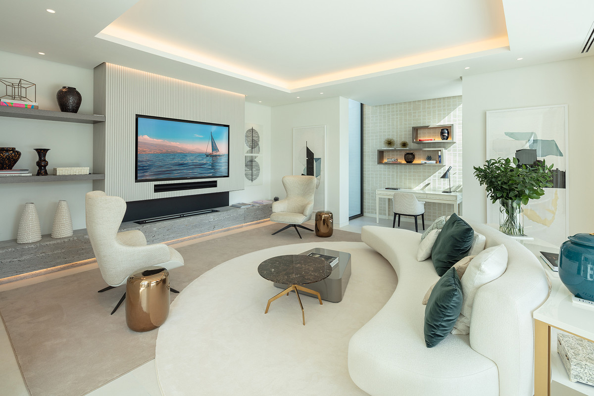 5 Bedroom Villa in Marbella - Photo 5