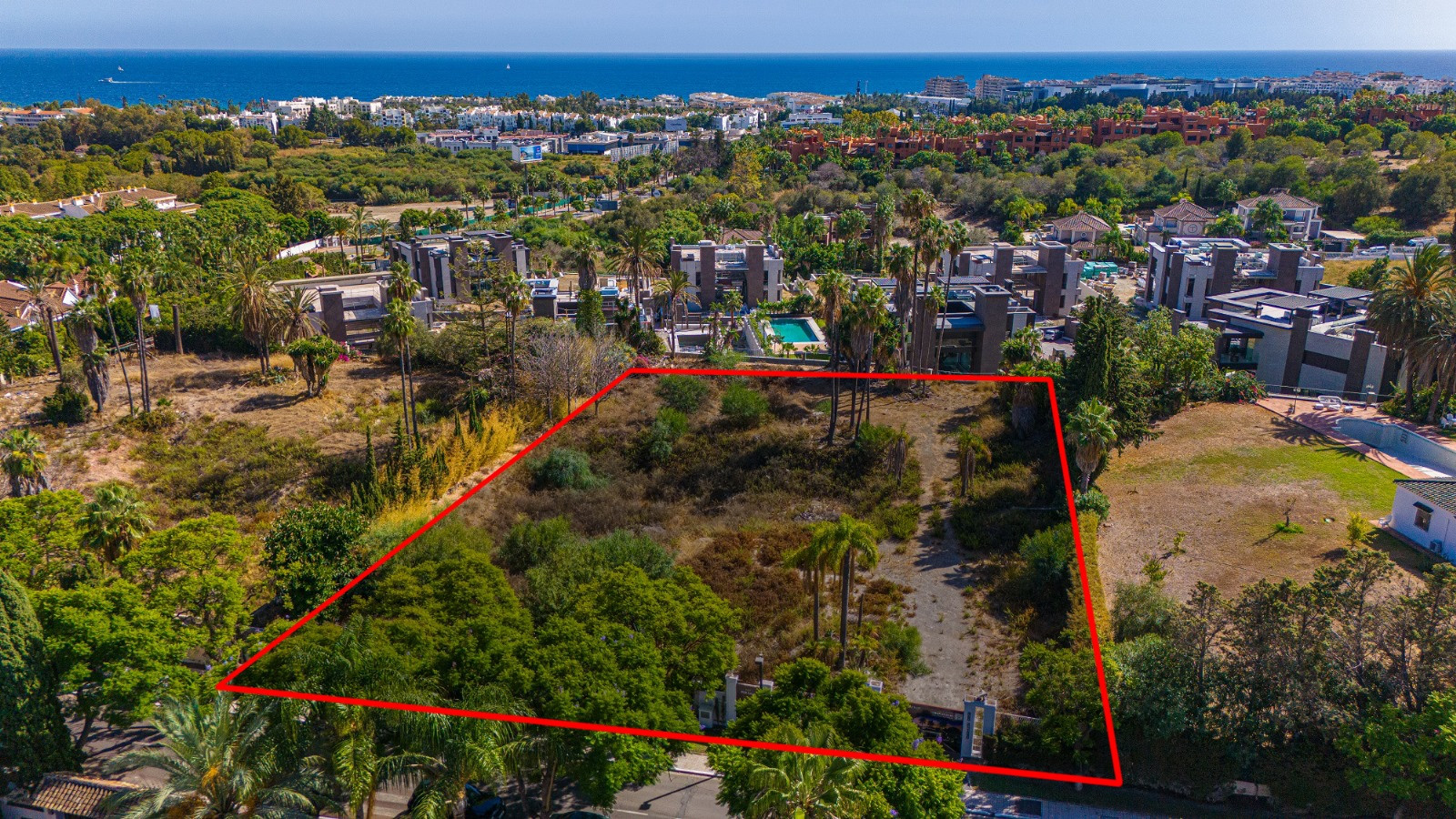 3,607 m² Plot in Marbella - Photo 3