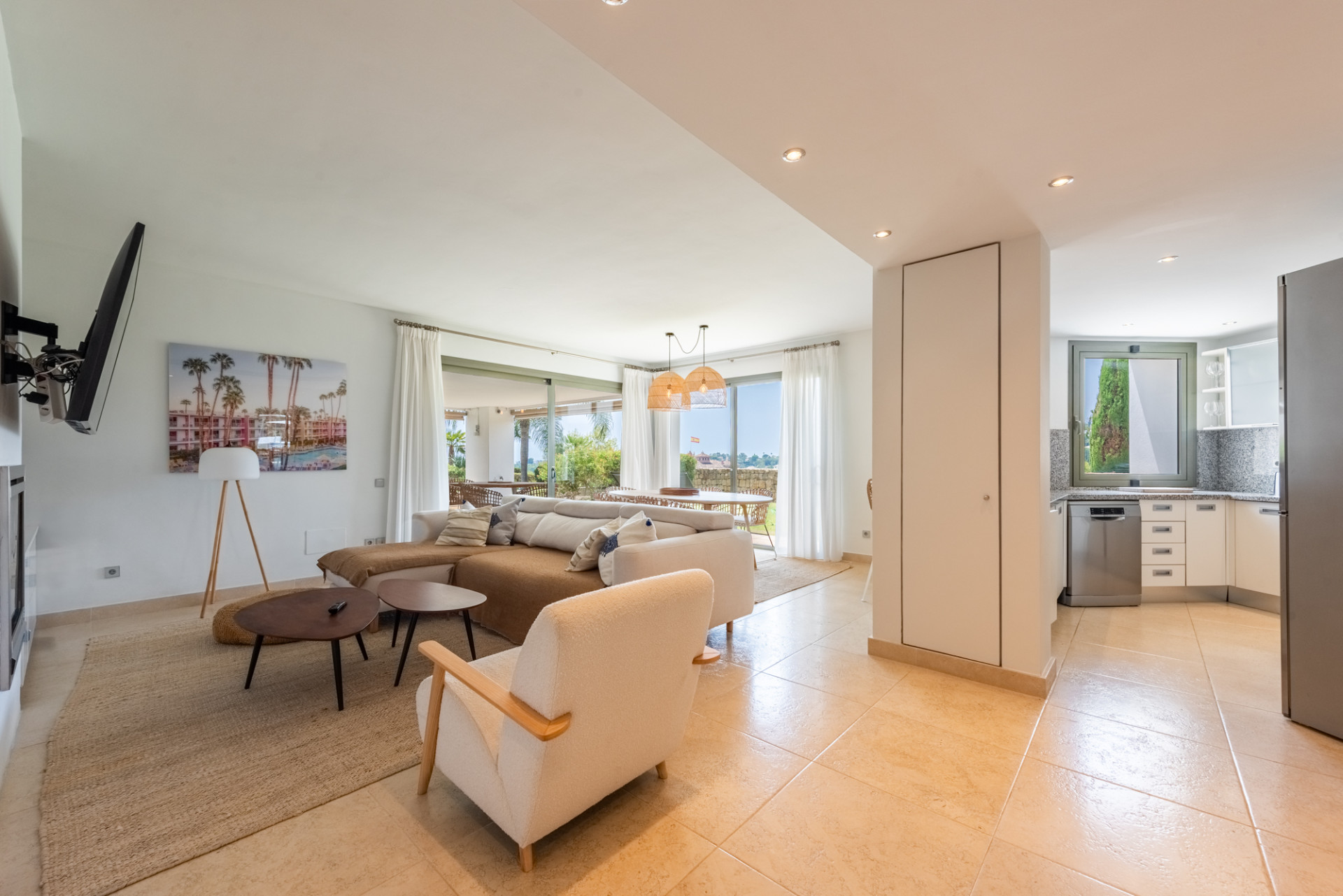 2 Bedroom Apartment in Benahavís - Photo 4