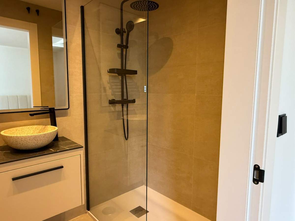 5 Bedroom Villa in Marbella - Photo 10